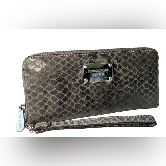 Michael Kors Snakeskin Continental Wallet w/Wristlet - Excellent Condition! - Picture 1 of 10